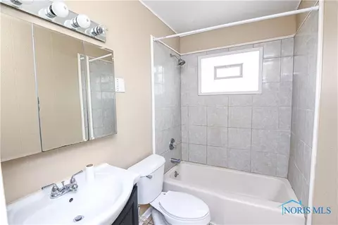 202 Independence Rd, Toledo, OH 43607 photo 7