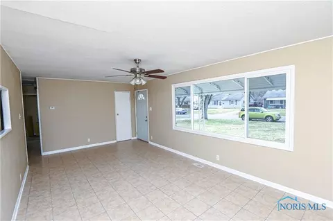 202 Independence Rd, Toledo, OH 43607 photo 2