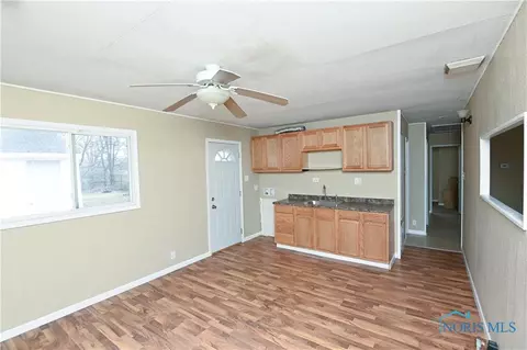 202 Independence Rd, Toledo, OH 43607 photo 4