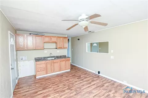 202 Independence Rd, Toledo, OH 43607 photo 5