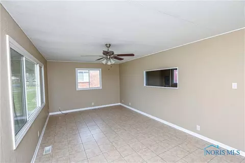 202 Independence Rd, Toledo, OH 43607 photo 3