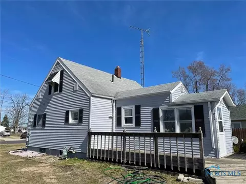 200 Elm St, Walbridge, OH 43465 photo 3