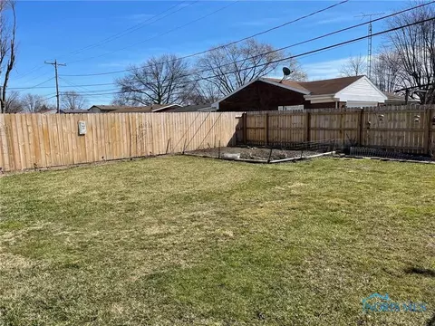200 Elm St, Walbridge, OH 43465 photo 5