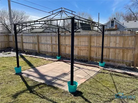 200 Elm St, Walbridge, OH 43465 photo 6