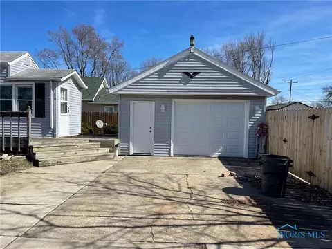 200 Elm St, Walbridge, OH 43465 photo 2