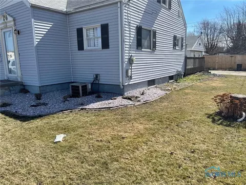 200 Elm St, Walbridge, OH 43465 photo 4