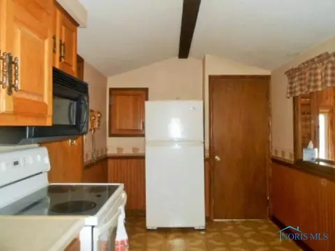 1027 E Main St, Ottawa, OH 45875 photo 4