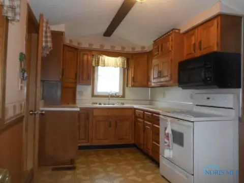 1027 E Main St, Ottawa, OH 45875 photo 5