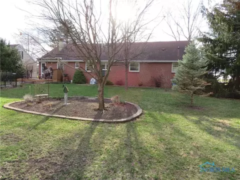 412 N Union St, Bryan, OH 43506 photo 2