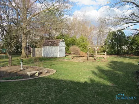 412 N Union St, Bryan, OH 43506 photo 4