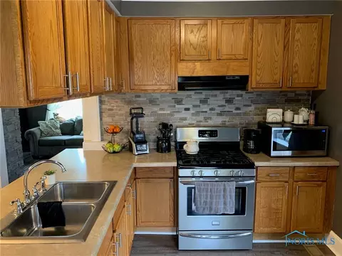 339 E High St, Bryan, OH 43506 photo 9