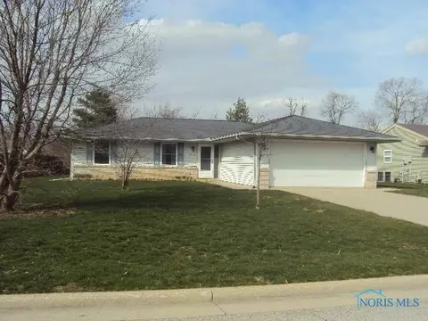 1713 Colonial Ln, Bryan, OH 43506 photo 1
