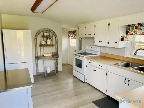 5088 County Rd E, Delta, OH 43515 photo 3