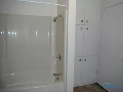 335 Spring St, Upper Sandusky, OH 43351 photo 2