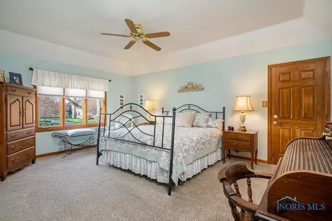 6830 Shadowcreek Dr, Maumee, OH 43537 photo 12