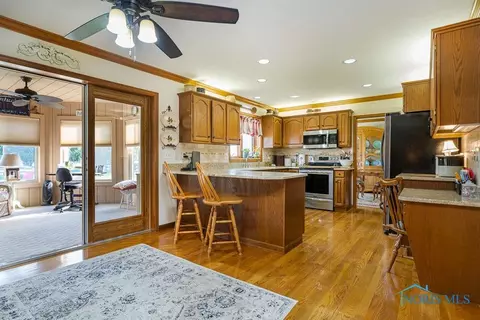 6830 Shadowcreek Dr, Maumee, OH 43537 photo 7