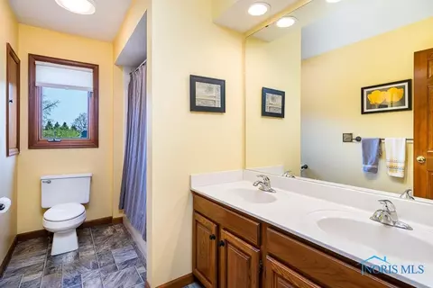 6830 Shadowcreek Dr, Maumee, OH 43537 photo 18