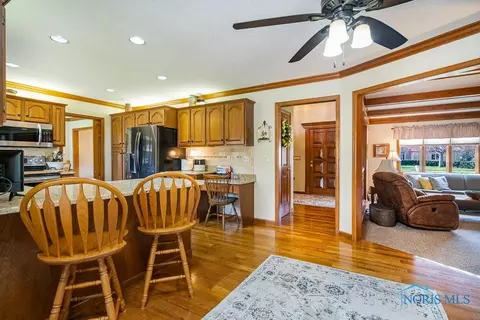 6830 Shadowcreek Dr, Maumee, OH 43537 photo 5