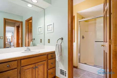 6830 Shadowcreek Dr, Maumee, OH 43537 photo 14