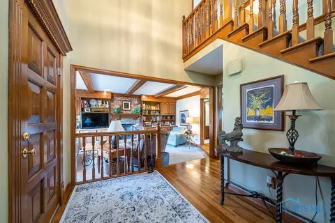 6830 Shadowcreek Dr, Maumee, OH 43537 photo 3