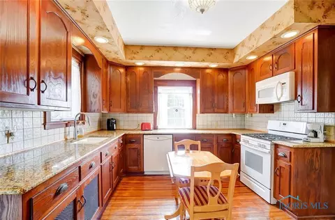 28176 E Broadway St, Walbridge, OH 43465 photo 14