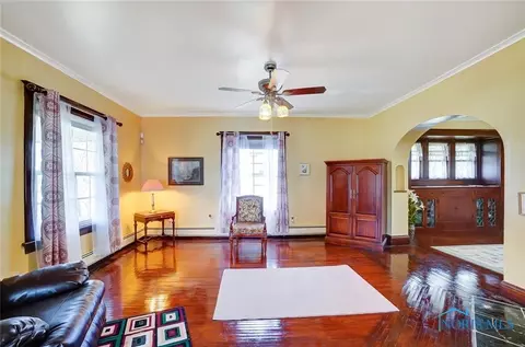 28176 E Broadway St, Walbridge, OH 43465 photo 6