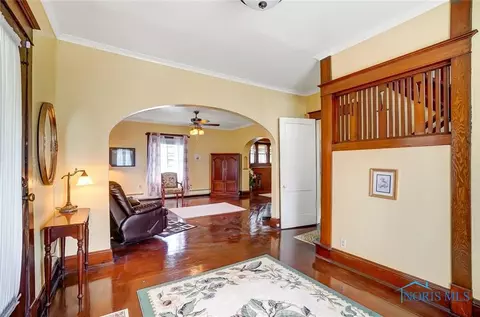 28176 E Broadway St, Walbridge, OH 43465 photo 4