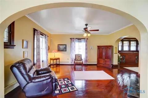28176 E Broadway St, Walbridge, OH 43465 photo 5