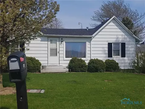 311 Hinkle St, Lyons, OH 43533 photo 1