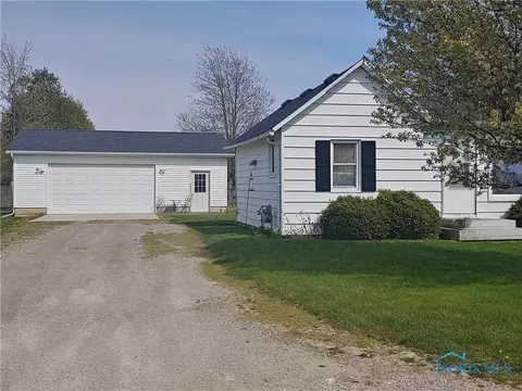 311 Hinkle St, Lyons, OH 43533 photo 2