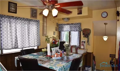 28272 E Broadway St, Walbridge, OH 43465 photo 2