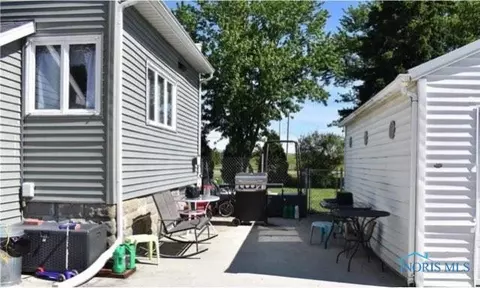28272 E Broadway St, Walbridge, OH 43465 photo 18