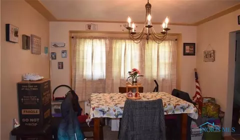 28272 E Broadway St, Walbridge, OH 43465 photo 4