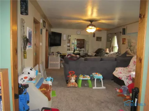 28272 E Broadway St, Walbridge, OH 43465 photo 8
