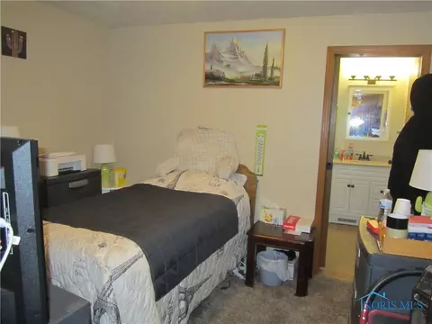 28272 E Broadway St, Walbridge, OH 43465 photo 10