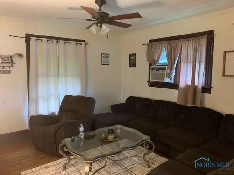 538 W High St, Bryan, OH 43506 photo 3