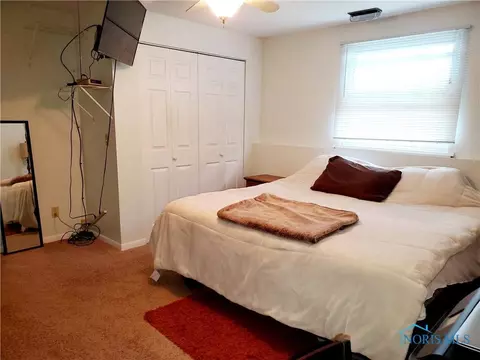 218 Earl St, Walbridge, OH 43465 photo 18