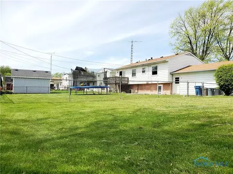 218 Earl St, Walbridge, OH 43465 photo 4