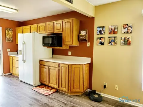 218 Earl St, Walbridge, OH 43465 photo 10