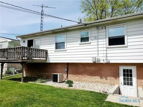 218 Earl St, Walbridge, OH 43465 photo 5