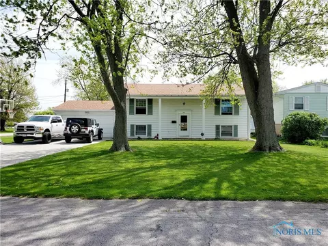 218 Earl St, Walbridge, OH 43465 photo 2
