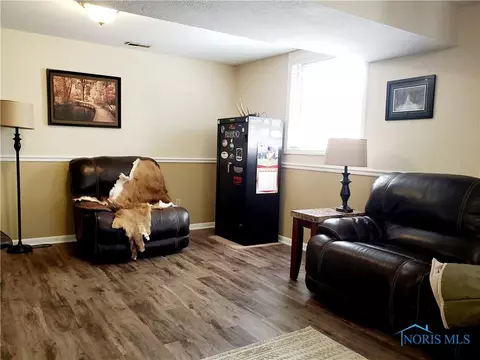 218 Earl St, Walbridge, OH 43465 photo 16