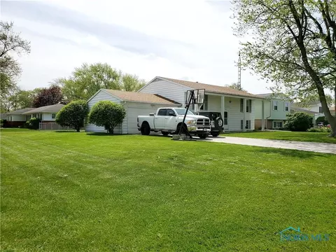 218 Earl St, Walbridge, OH 43465 photo 3