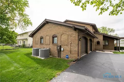 3241 Springtime Dr, Oregon, OH 43616 photo 6