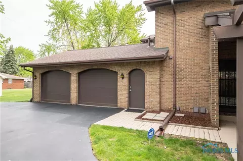 3241 Springtime Dr, Oregon, OH 43616 photo 5