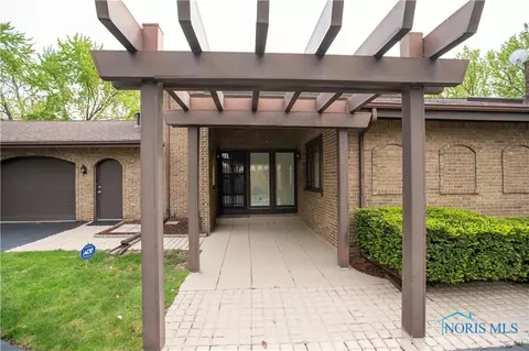 3241 Springtime Dr, Oregon, OH 43616 photo 3