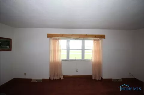 228 Barden St, Lyons, OH 43533 photo 3