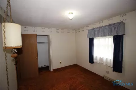 228 Barden St, Lyons, OH 43533 photo 5