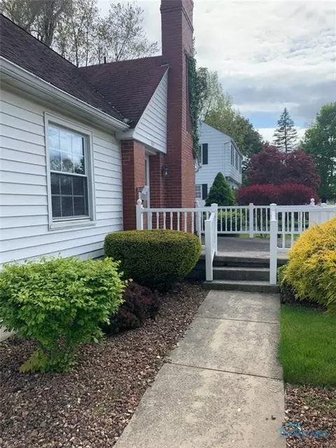 627 Center St, Bryan, OH 43506 photo 2