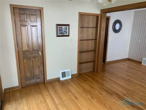 627 Center St, Bryan, OH 43506 photo 4